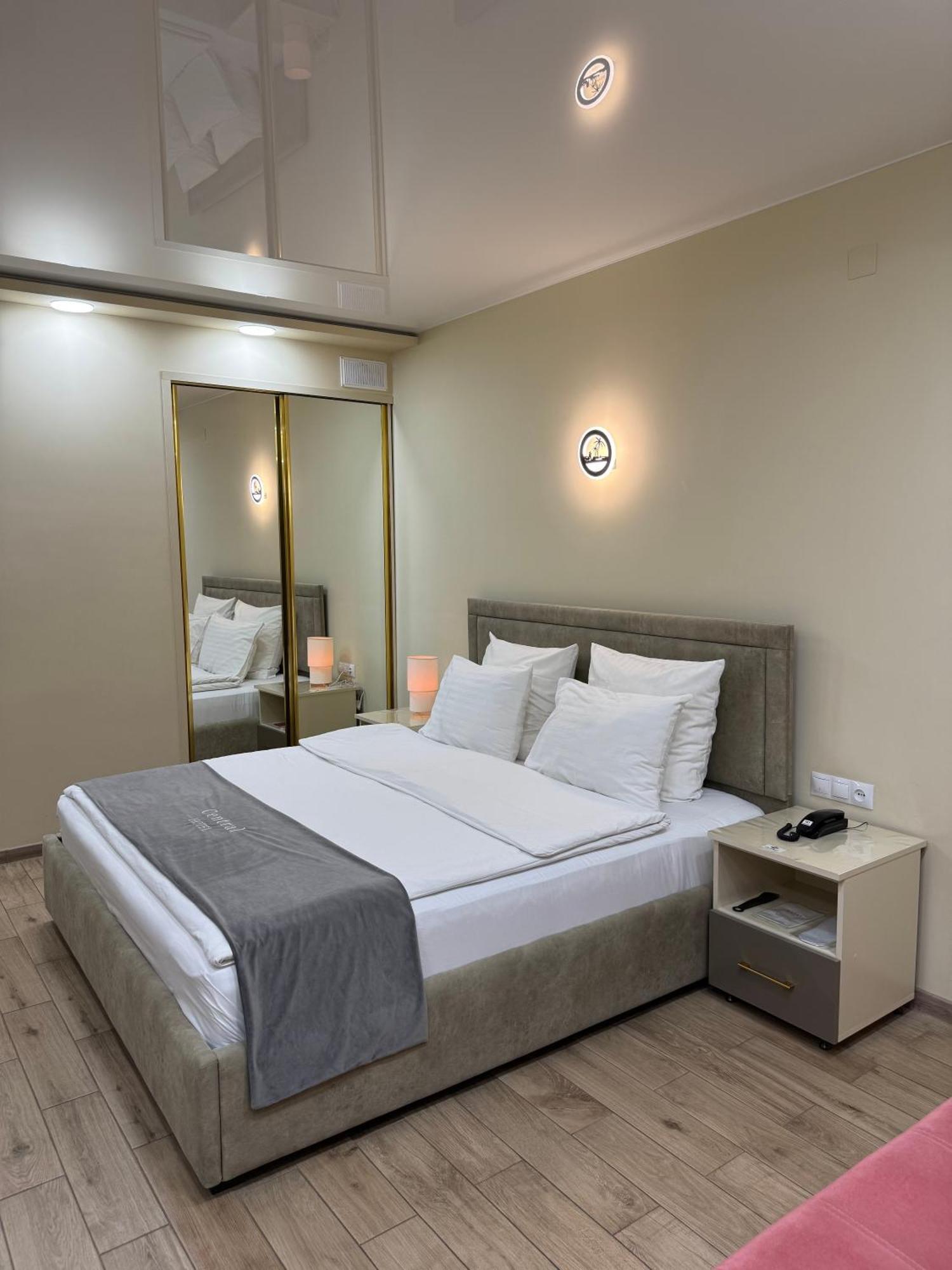 Central Hotel 久姆里 外观 照片