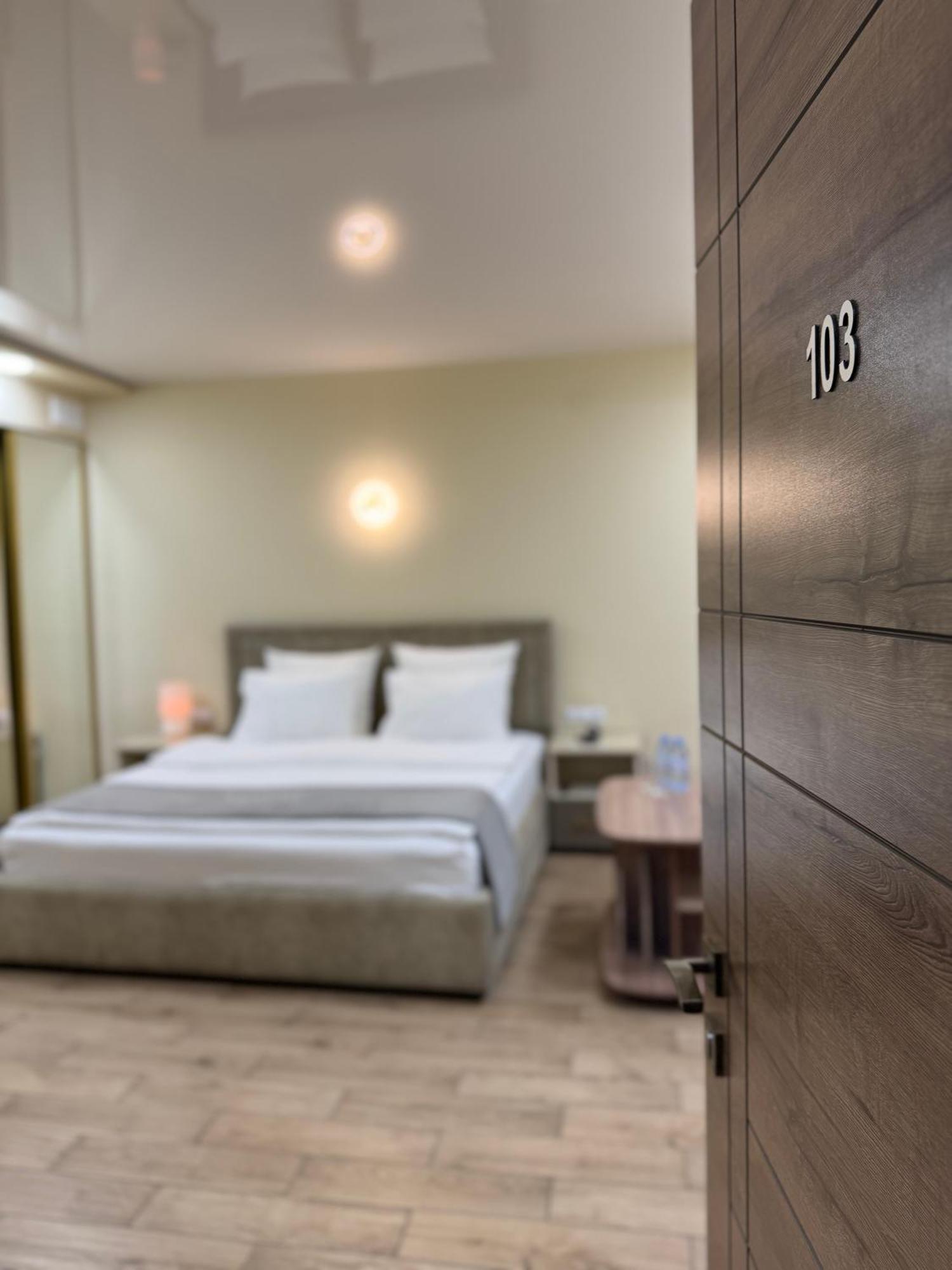 Central Hotel 久姆里 外观 照片
